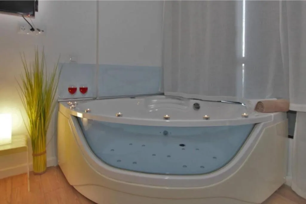 Aloha Beach Estudio Nuevo Jacuzzi Frente Al Mar 0*, Benalmádena